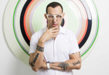 С чувственным минимализмом