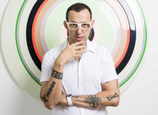 С чувственным минимализмом