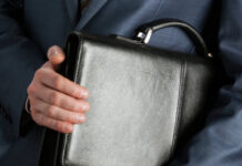 Два чиновника перейдут на работу в городскую администрацию из областной