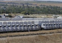 Гуманитарный конвой из 60 грузовиков движется в Ростовскую область