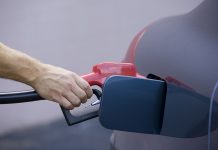 В Сальске экс-полицейского подозревают в растрате 2 млн рублей