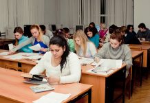 На Дону многодетным семьям компенсируют часть затрат на обучение урок // фото с сайта webtronix.ru