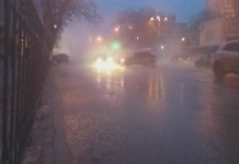 На пр. Буденновском в Ростове прорвало теплотрассу