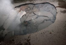 В центре Ростова ликвидируют аварию на теплосети