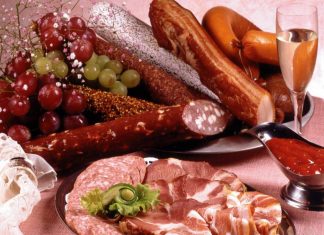 На Дону изготавливали колбасу из неизвестного сырья