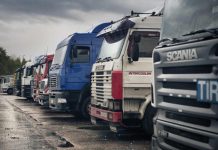 В Ростове запретили остановку грузового транспорта на Доватора