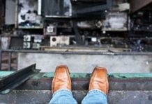 В Ростове полицейский спас молодого человека от суицида