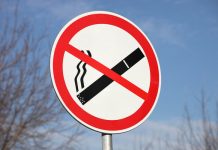 Запрет курения на улицах ростовский общественник признал популистской мерой