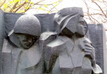 В Ростове реконструировали памятник медикам, погибшим в Великую Отечественную