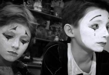 В Ростове глухих детей-инвалидов оставили без одежды и обуви