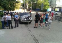 Ростовчане пытаются привлечь внимание чиновников к ДТП на Текучева