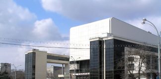 Вход в Ростовский театр драмы перенесли на сторону восточного фасада //Фото с сайта werawolw.ru