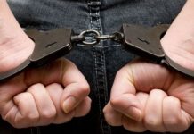 В Ростовской области задержан мужчина за призывы к убийству военнослужащих наручники //Фото с сайта vremechko.org