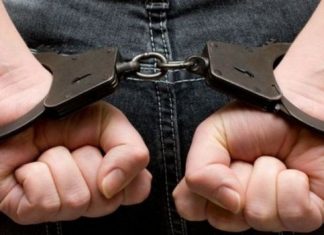 Ущерб на 10 млн рублей: в Ростовской области возбудили дело против чиновника МЧС наручники //Фото с сайта vremechko.org