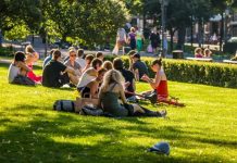 Летние подработки увеличат страховой стаж школьникам и студентам