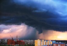 ГО и ЧС: в выходные в Ростове ожидается сильный дождь с грозой