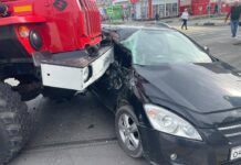 Пожарная машина столкнулась с легковушкой в Шахтах