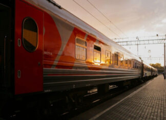 Десять следующих через Ростов поездов опаздывают из-за ночного перекрытия Крымского моста поезд // фото: Министерство транспорта Ростовской области