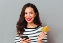 Южные клиенты Сбера в среднем снимают наличными на кассе по 2 тысячи рублей