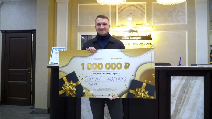 C2558.00_00_04_22.Still002 Обладателем сертификата на миллион рублей новогодней акции Группы компаний «ЮгСтройИнвест» стал Михаил Букат //Фото «ЮгСтройИнвест»