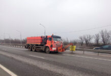 Более 100 спецмашин задействованы в весенней уборке на донских трассах