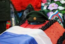 В Ростове могилы героев СВО решили оформлять в едином стиле