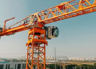 В Таганроге на месте снесенных аварийных домов построят новое жилье строительный кран //Фото: mcmech.ru