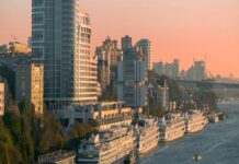 Логвиненко заявил о росте инвестиций в Ростове