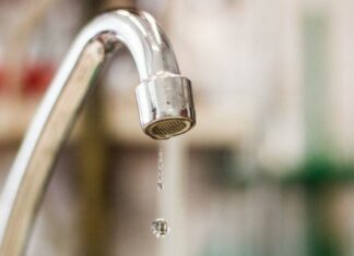 Центр Ростова остался без воды из-за порыва на водоводе