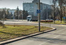 На Шолохова в районе старого аэропорта закроют левый разворот Разворот на Шолохова в районе старого аэропорта закроют //Фото Панорамы ЯндексКарты