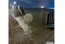 Ростовчане отметили значительное поднятие уровня воды в Дону у городской набережной Ростовчане отметили значительное поднятие уровня воды в Дону у городской набережной //Фото из паблика "Это Ростов"