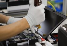 В Ростове на заводе ГК «Бештау» наладят производство отечественных микрочипов Завод электроники ГК «Бештау» по выпуску ноутбуков //Фото u-f.ru