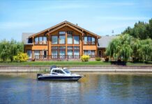 Домик у реки: особняки у Дона влияют на рост рынка ИЖС и мешают пользоваться общественными пляжами //Фото: сервис объявлений Авито