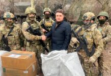 Донская «Единая Россия» отправила помощь на несколько направлений СВО Замруководителя фракции «Единая Россия» в Законодательном Собрании Ростовской области Владимир Влазнев встретился с военнослужащими на Запорожском направлении //Фото пресс-службы партии "Единая Россия"