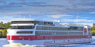 В 2025 году из Ростова четыре круиза совершит новый лайнер «Николай Жарков» Круизный лайнер типа "Карелия" //Фото «Водоход»