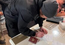 В Ростове при проверке на вещевом рынке 36 новых граждан России поставили на воинский учет В Ростове при проверке на вещевом рынке 36 новых граждан России поставили на воинский учет //Фото: Военное следственное управление Следственного комитета Российской Федерации по Южному военному округу