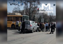 В Ростове троллейбус попал в массовое ДТП в центре города