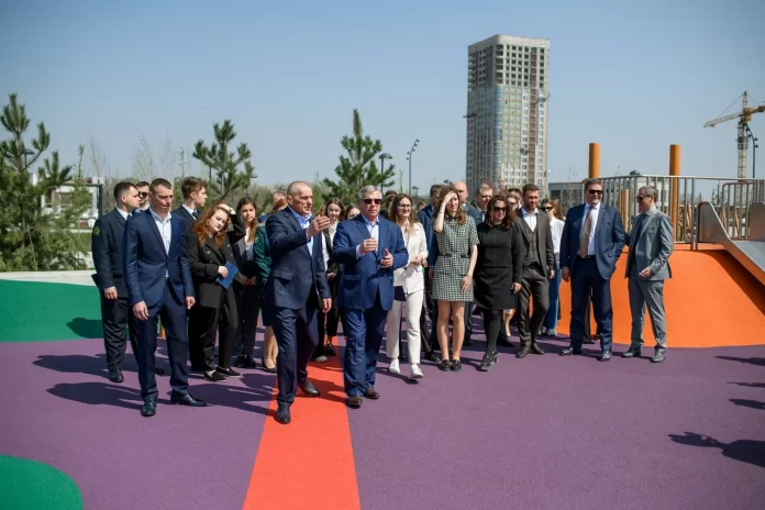 Губернатор посетил строительство нового парка в квартале «Левобережье» //Фото ЮгСтройИнвест