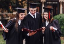 Обучение в ростовских вузах подорожало на 20% образование // фото: carposting.ru