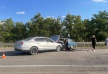 В Ростовской области в аварии погиб водитель и пострадали пассажиры Авария в Октябрьском сельском районе Ростовской области //Фото УГИБДД по Ростовской области