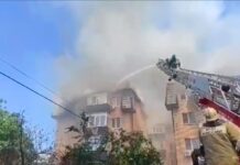 Пострадавшим от пожара жильцам дома в Батайске выдадут по 10 тысяч рублей Пожар в многоквартирном доме в Батайске //Фото МЧС России