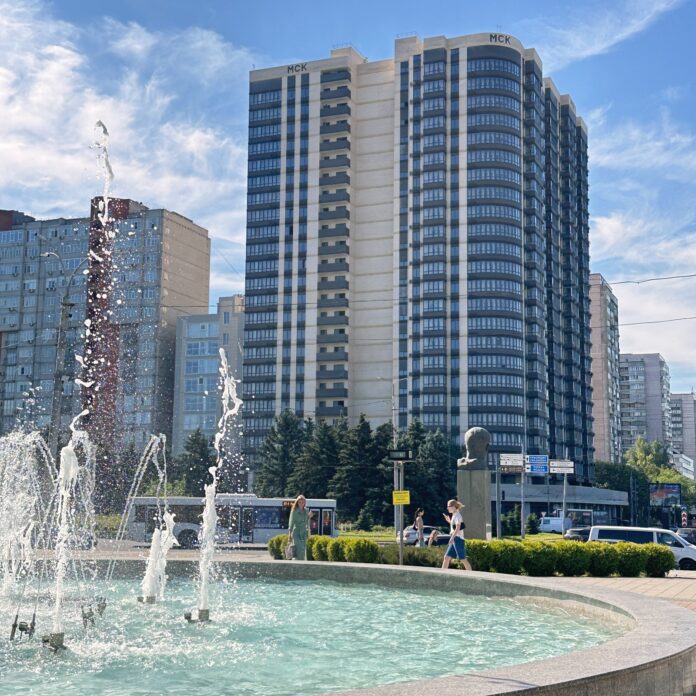 Первые собственники квартир в ЖК «Кристалл-2» на площади Гагарина получили свои ключи //Фото пресс-службы МСК