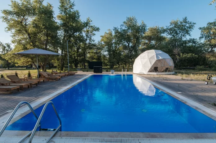 глэмпинг "Три воды " в Кочетовке // фото: premiumglamp.ru/