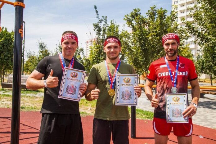 В чемпионате Ростова по гонкам с препятствиями победил житель Суворовского //Фото ВКБ-Новостройки