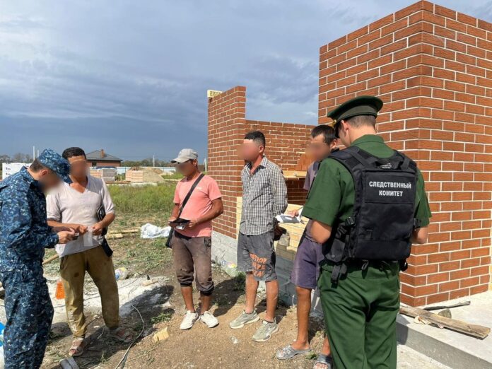 рейд по постановке на воинский учет мигрантов. Щепкин // фото: пресс-служба Военного следственного управления Следкома РФ по ЮВО