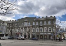 В Ростове хотят лишить статуса ОКН особняк Чернова ради строительства торгового центра Доходный дом Чернова на Буденновском признан ОКН // фото: Ольга Медведева