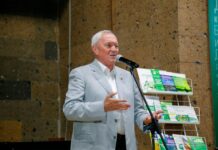 Руководитель банка «Центр-инвест» рассказал читателям ДГПБ о важности словесности Председатель правления банка «Центр-инвест» рассказал читателям ДГПБ о важности словесности //Фото пресс-службы Центр-инвест