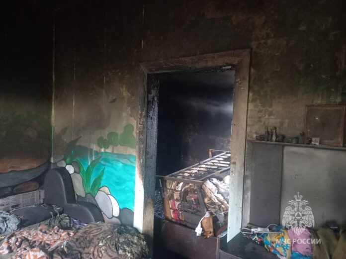 пожар в частном доме в Сальске унес жизни двух детей // фото: пресс-служба МЧС России