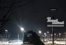 Штормовой ветер сдул главную елку в Новошахтинске