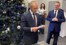 Члены «Деловой России» в рамках «Елки желаний» в Ростове подарили детям подарки Члены «Деловой России» в рамках «Елки желаний» в Ростове подарили детям подарки //Фото "Деловая Россия"